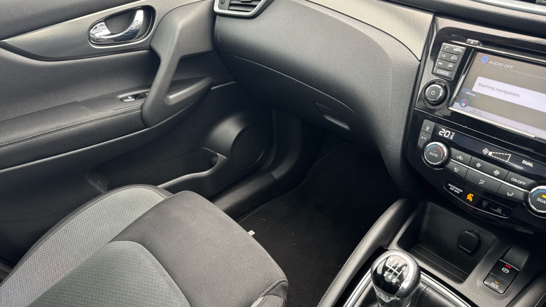 Nissan Qashqai 1.2 DiG-T N-Connecta 5dr Petrol Hatchback